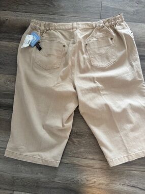 NWT Catherines Taupe Utility Capri Pants 20W Sensory Friendly Stretch Back